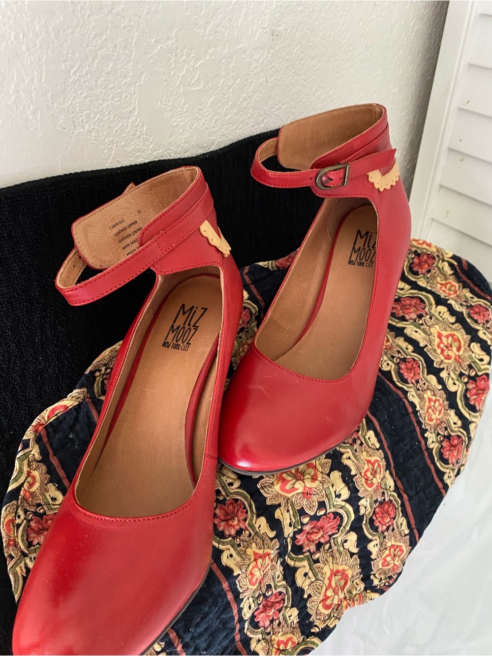 Miz Mooz Women’s Leather Mary Jane’s  “Cabriole Pumps” Size 11 Red/Cream NWOT